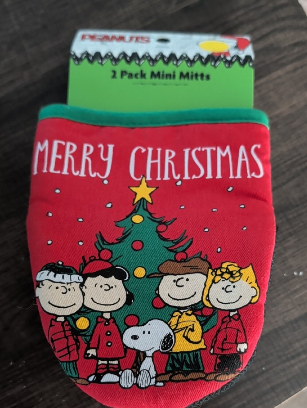 Peanuts Christmas Oven Mini Mitts - Picture 3 of 4